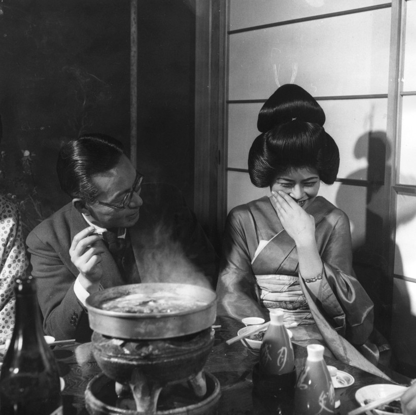 18 старинных фотографий, на которых запечатлена реальная жизнь японских гейш